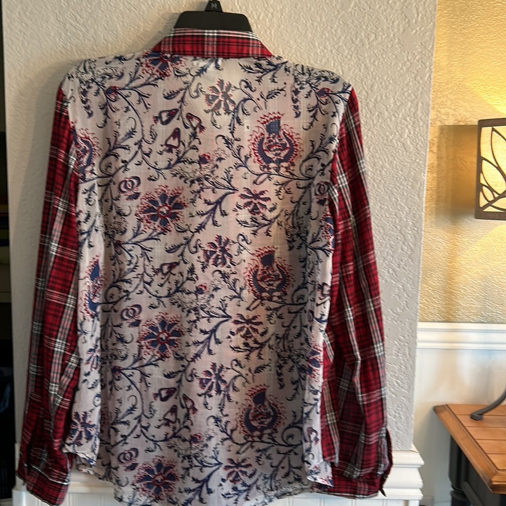 Red,Plaid on front 2 front pockets & on back is a light flowy print size L.